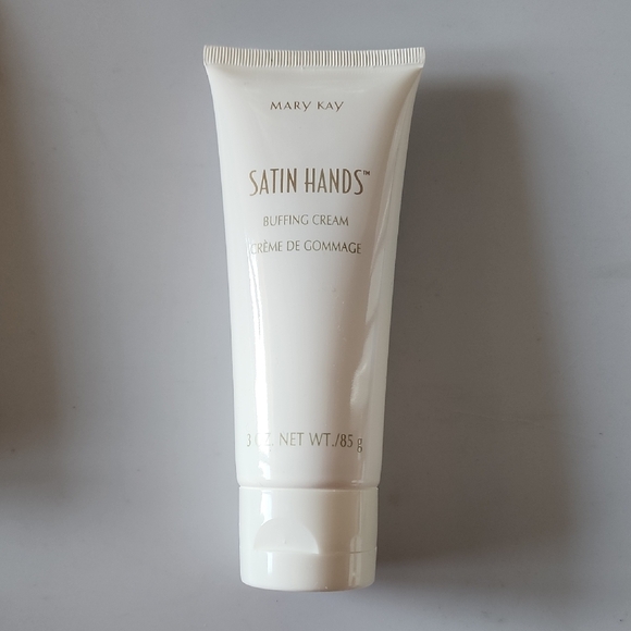 NIB. Mary Kay Satin Hands Nourishing Collection.☆☆☆☆☆ - Picture 5 of 8